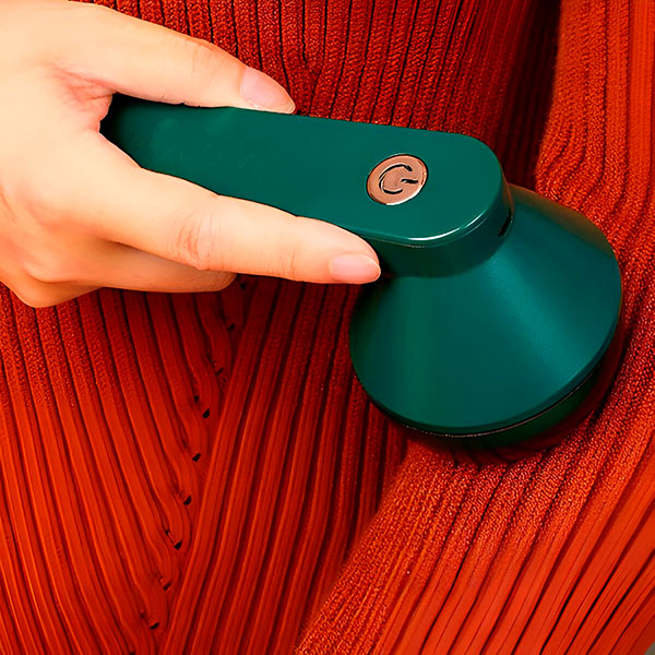 Punjivi aparat za uklanjanje dlačica sa tkanina za savršenu odeću | FUZZOFF